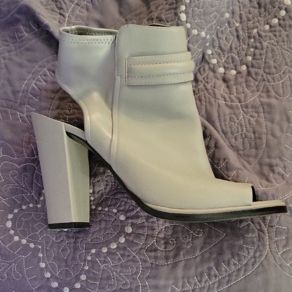 Kenneth Cole Cream Peep-Toe Ankle Booties